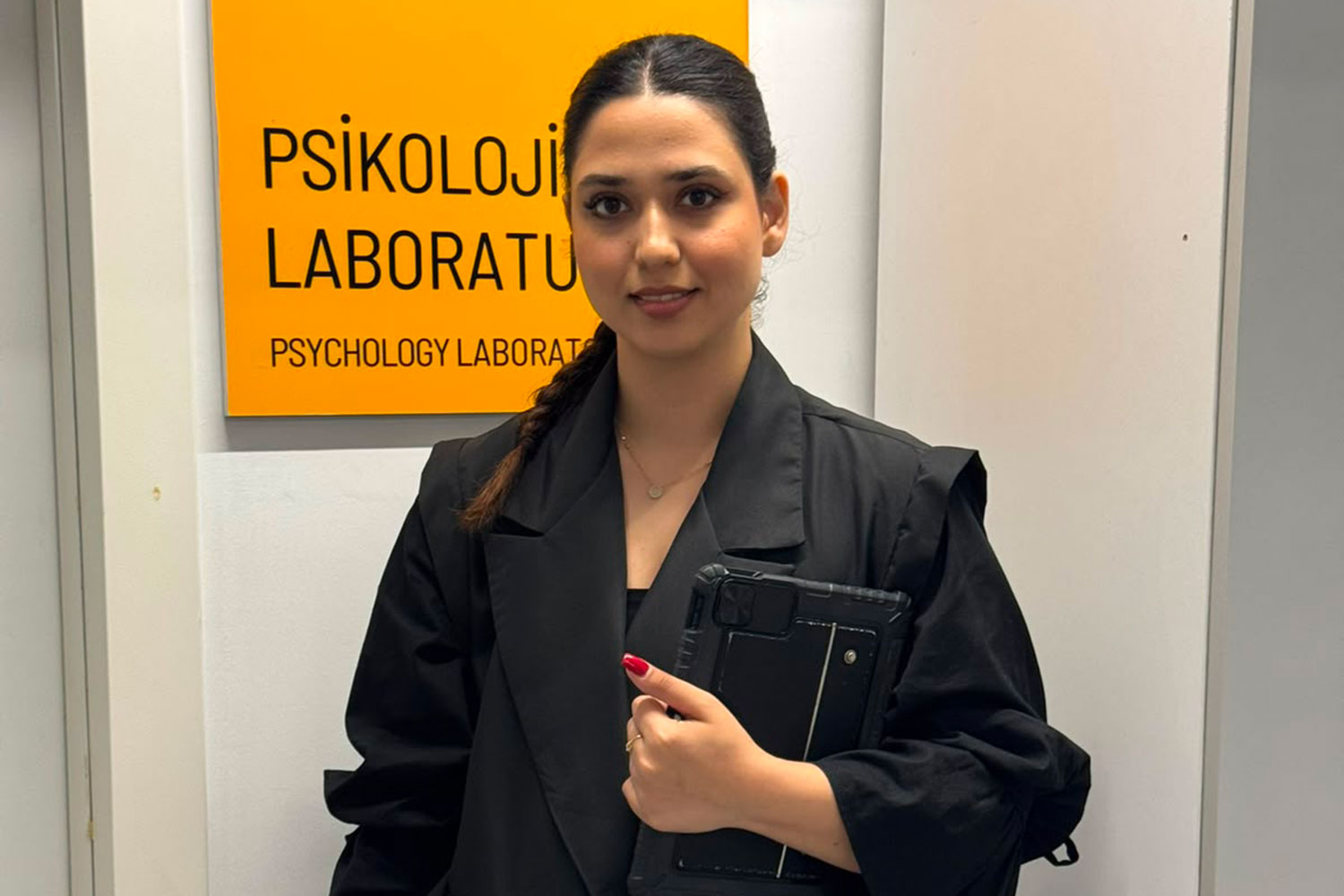 ingilizce-psikoloji-bolumu-ogrencilerimiz-kimia-sharifi-ve-fatemeh-heidari-erasmus-staj-hareketliligi-kapsaminda-helsinki-universitesi-ne-stajyer-olarak-kabul-edildi-2